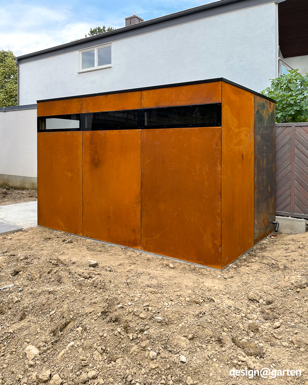 Garden shed with 2 mm genuine Corten steel cladding and ESG glazing